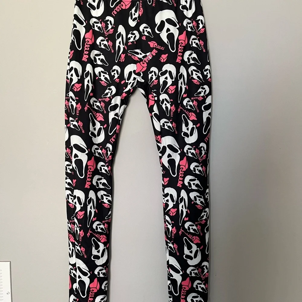 Black‎ and Pink Skull Leggings